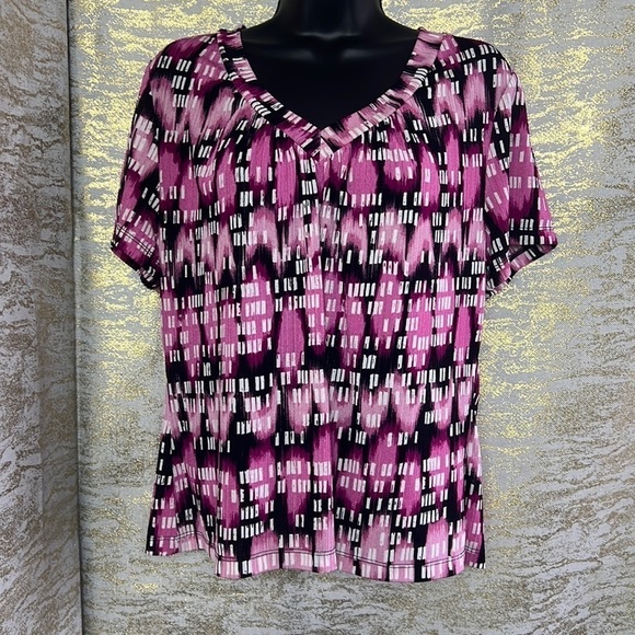 JM Collection Pink/Black Short Sleeve Printed V-Neck Top - Picture 2 of 10